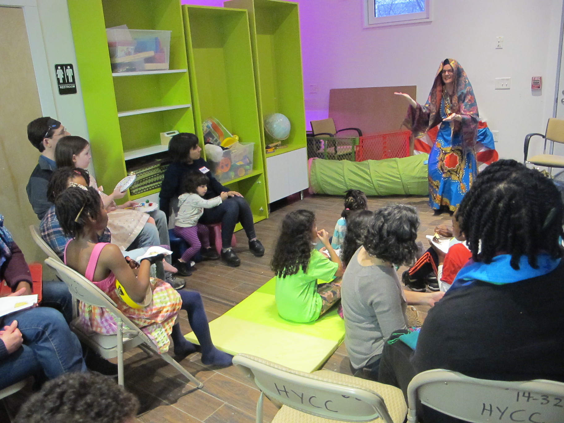 Andrea Kamens - StoryTeller - In Classroom with Kids